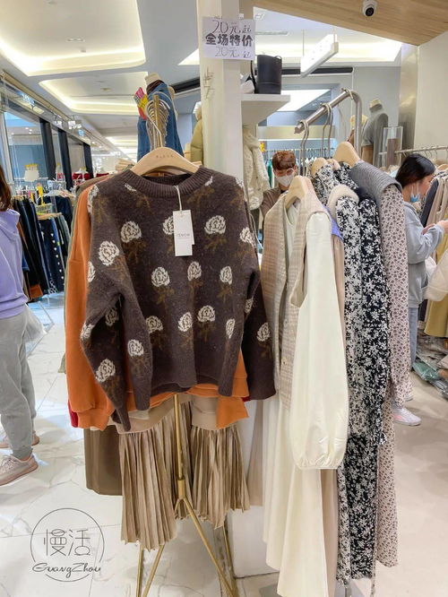 服裝批發市場清倉撿漏全攻略 百元三件與二十元牛仔褲，哪里更劃算？
